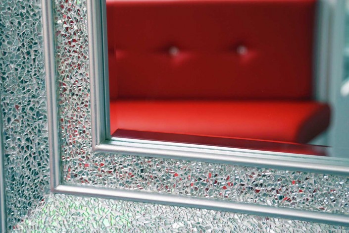 Grillzs-4u-Interior-Red-Seating-reflected-in-mirror